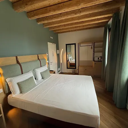Venice Airport 4*