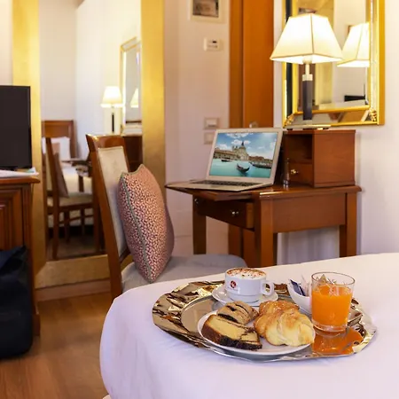 Venice Airport 4* Тессера
