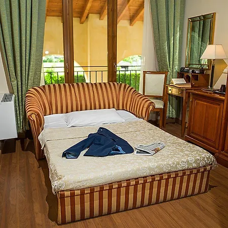 Hotel Venice Airport 4*