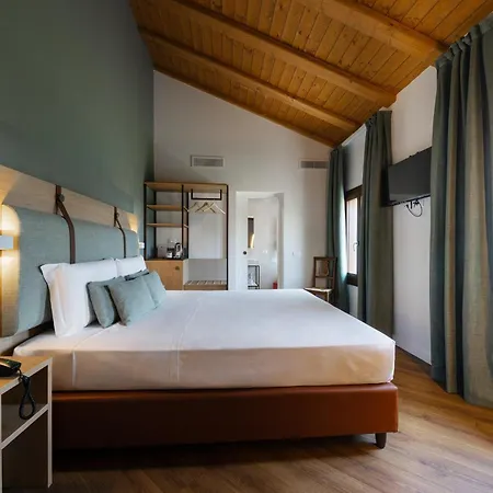 ホテル Venice Airport 4*