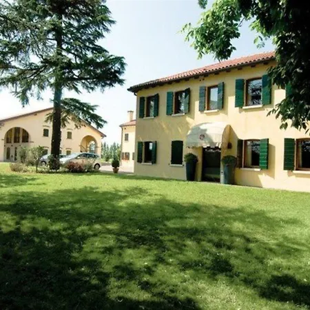 Hotel Venice Airport 4*