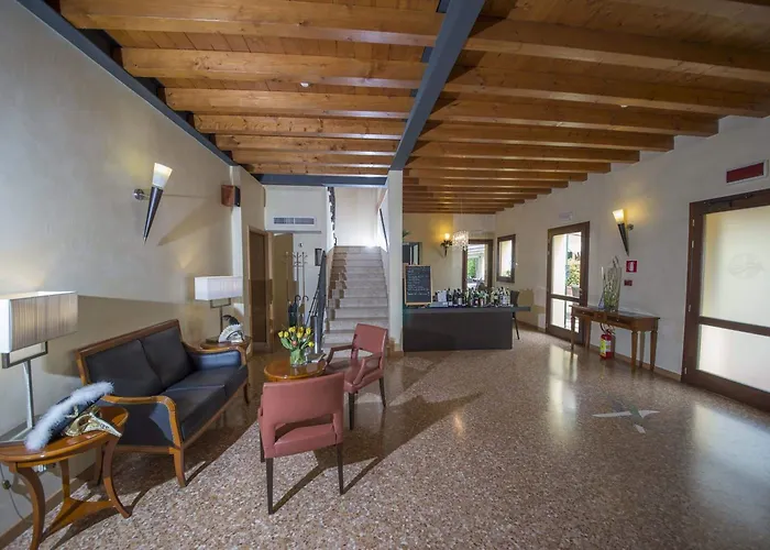 Hotel Venice Airport 4*